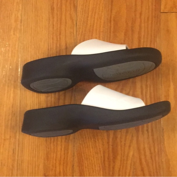 LIKE NEW BIRKENSTOCK TATAMI SANDALS - Picture 3 of 6